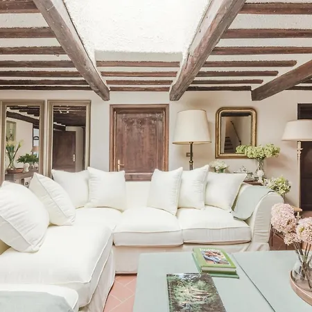 Lontana Villa *